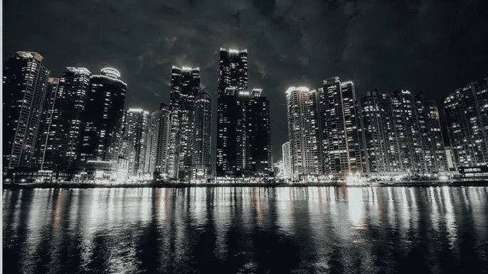 电影下水道的美人鱼 - 城市之光：霓虹背后的人间烟火